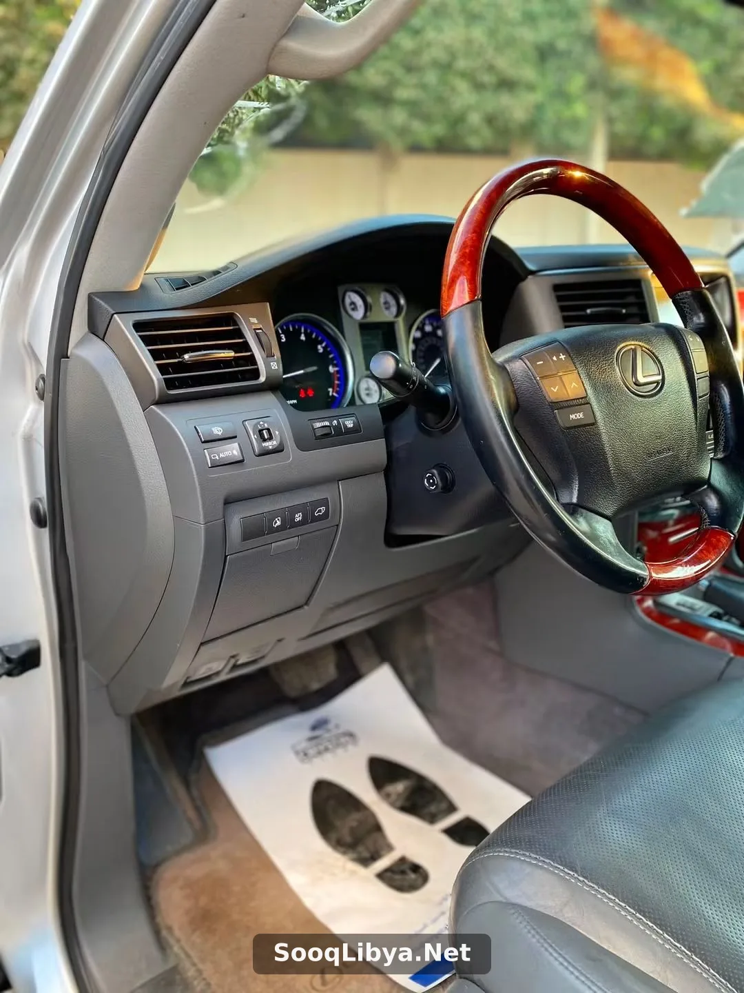 النوع لكزس الفئة Lx570 - الصورة 5 من 6