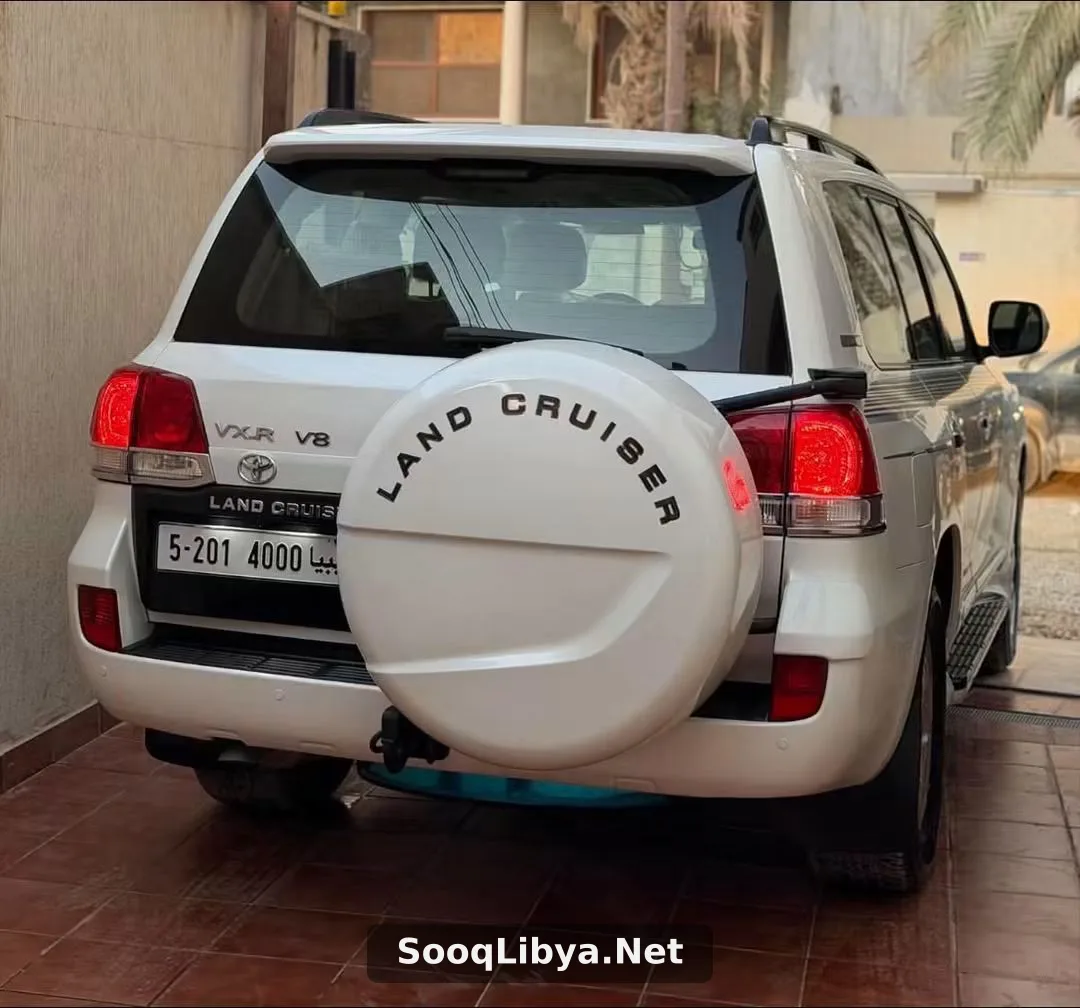 تويوتا LAND CRUISER - الصورة 2 من 9